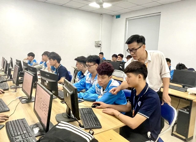 Giảm căng thẳng thi lớp 10: Đừng để vào trường nghề là giải pháp cuối cùng - Ảnh 2