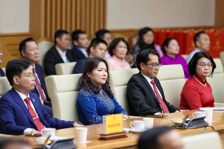 TỔNG THUẬT: Thủ tướng Chính phủ gặp mặt đại diện các nhà giáo tiêu biểu nhân Ngày Nhà giáo Việt Nam 20/11 - Ảnh 12