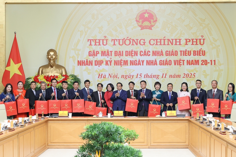 TỔNG THUẬT: Thủ tướng Chính phủ gặp mặt đại diện các nhà giáo tiêu biểu nhân Ngày Nhà giáo Việt Nam 20/11 - Ảnh 17