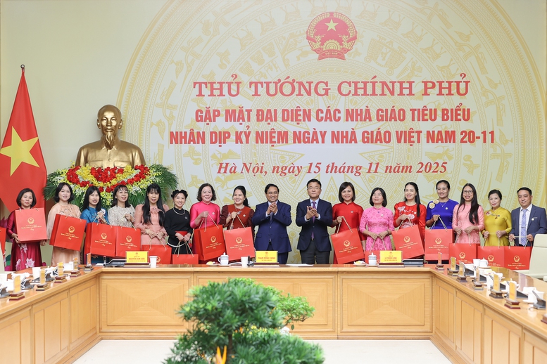 TỔNG THUẬT: Thủ tướng Chính phủ gặp mặt đại diện các nhà giáo tiêu biểu nhân Ngày Nhà giáo Việt Nam 20/11 - Ảnh 18