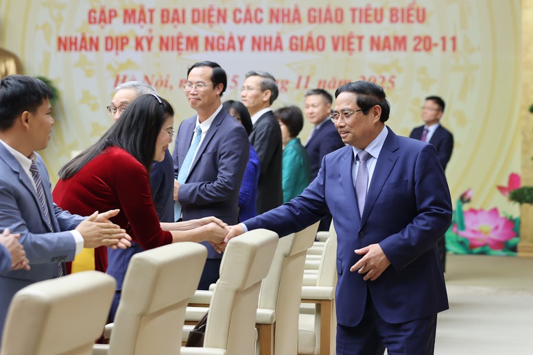 TỔNG THUẬT: Thủ tướng Chính phủ gặp mặt đại diện các nhà giáo tiêu biểu nhân Ngày Nhà giáo Việt Nam 20/11 - Ảnh 4